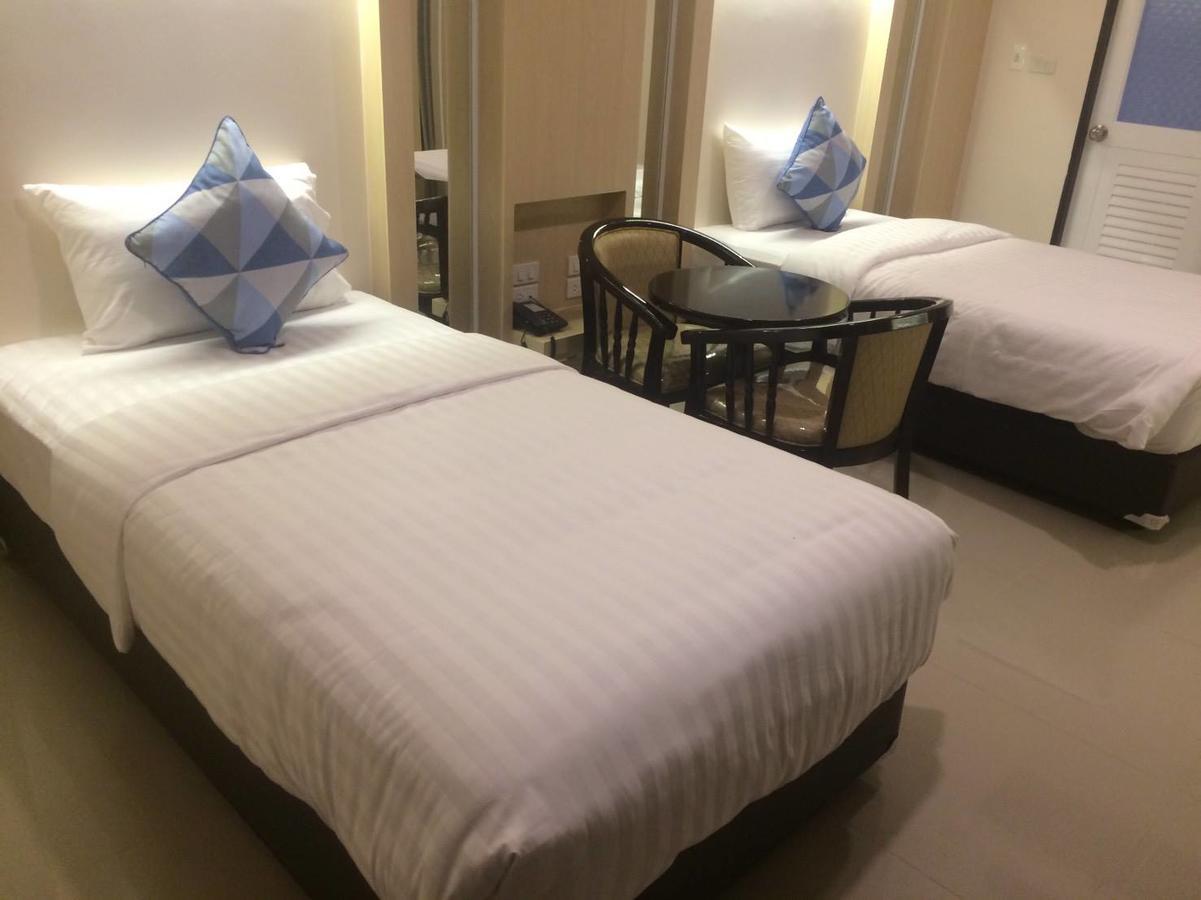 The Chic 101 Hotel Selaphum Exteriör bild