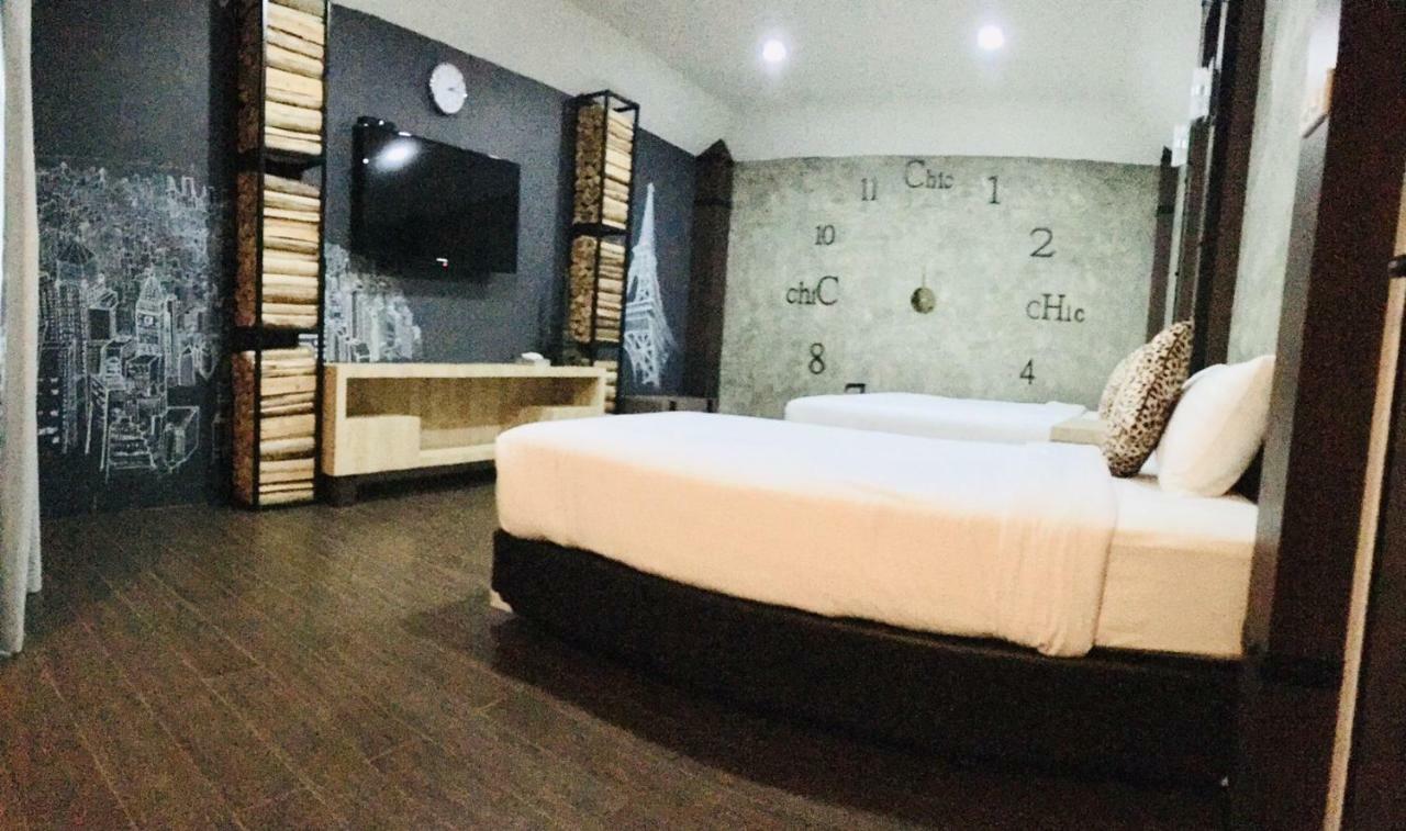 The Chic 101 Hotel Selaphum Exteriör bild